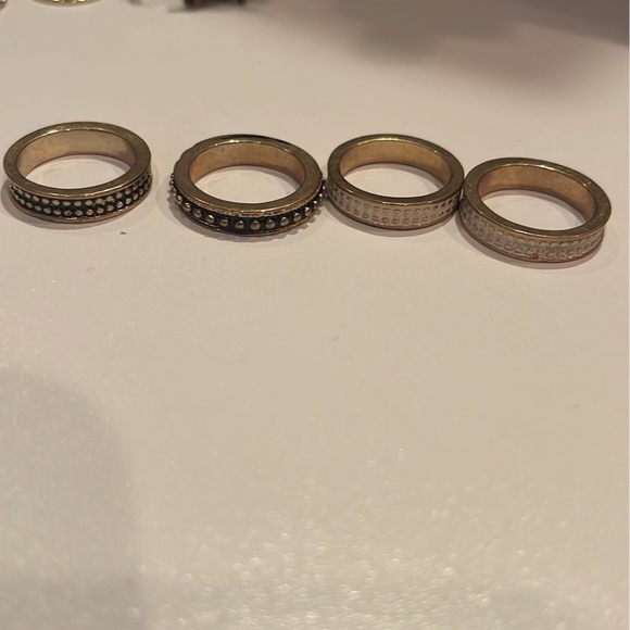 Ring lot - Picture 2 of 9